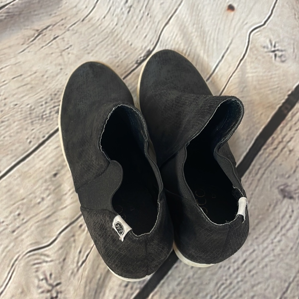 Coconuts By Matisse Black Wedged Heel Slip-On Sneakers Size 7.5 - Picture 8 of 10